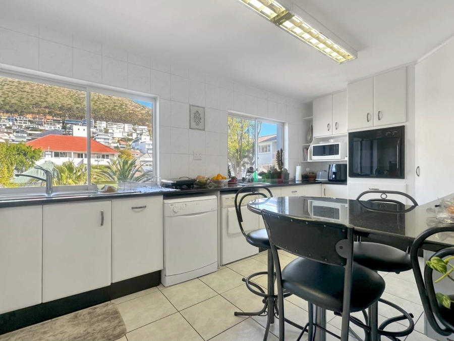 3 Bedroom Property for Sale in Green Point Western Cape